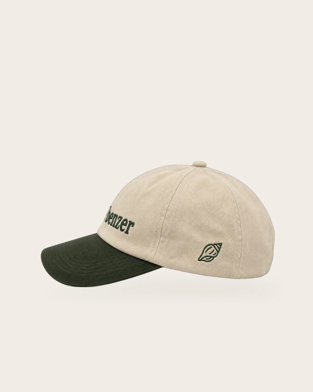 Boné Vá se benzer creme e verde, vista lateral.